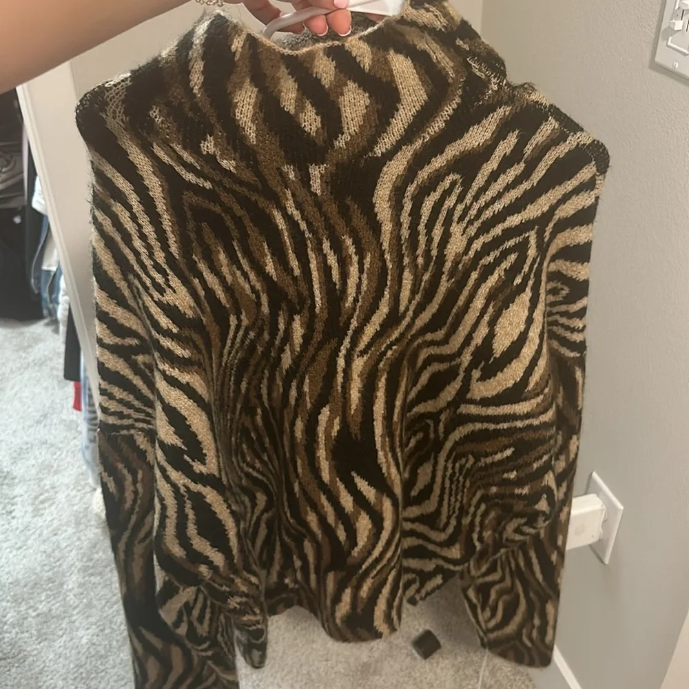 Sweater - Picture 1 of 2